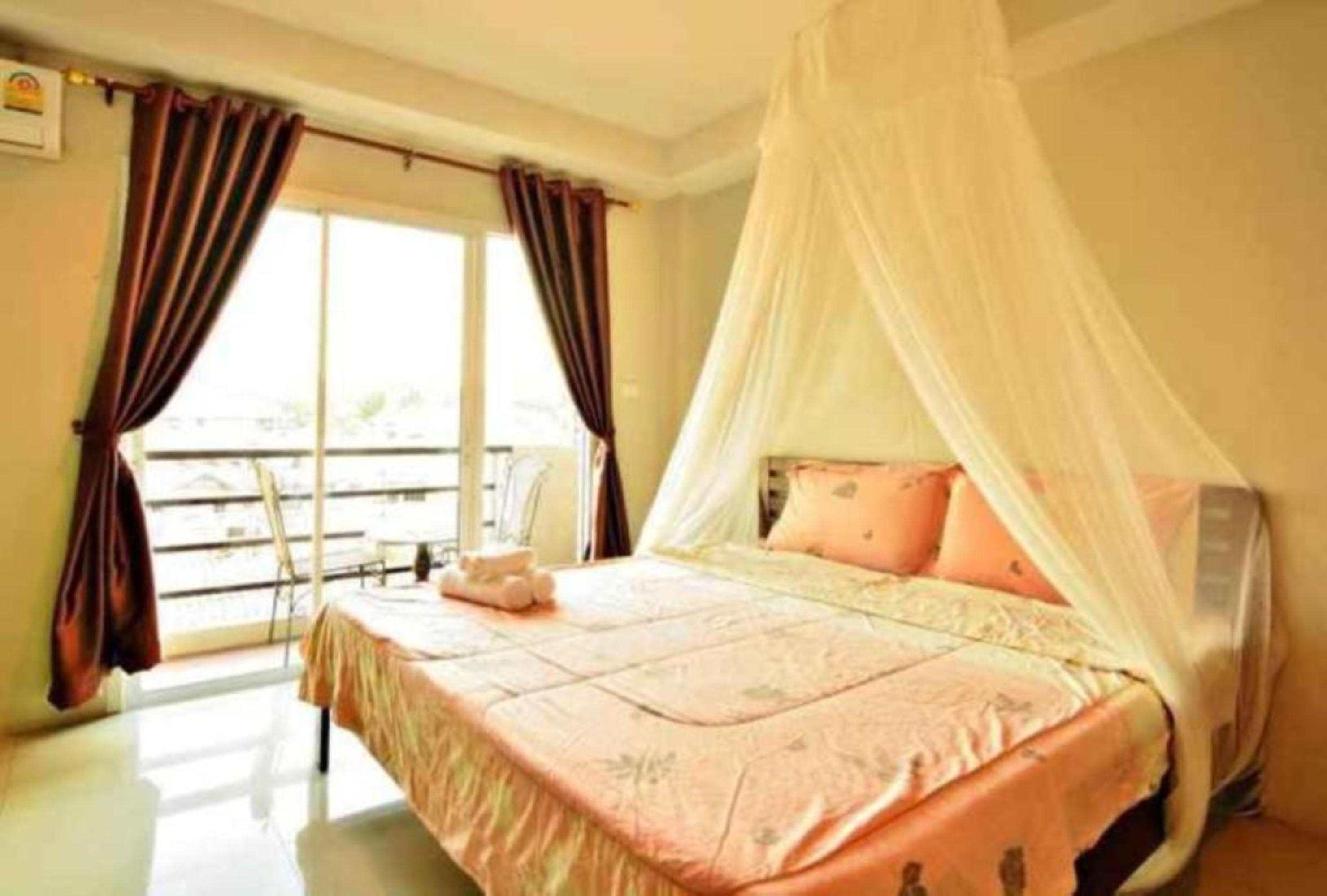 The Day Hotel Чонбури Екстериор снимка