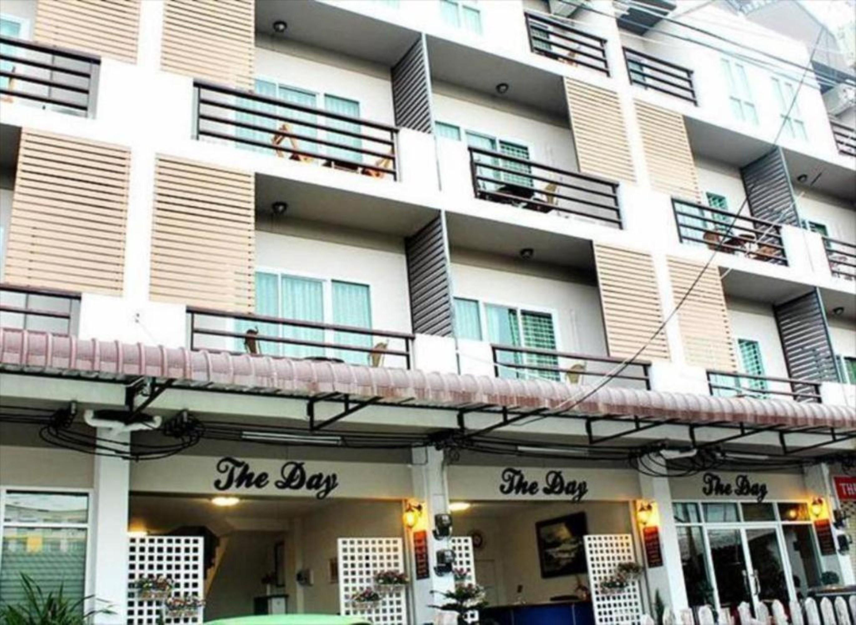 The Day Hotel Чонбури Екстериор снимка