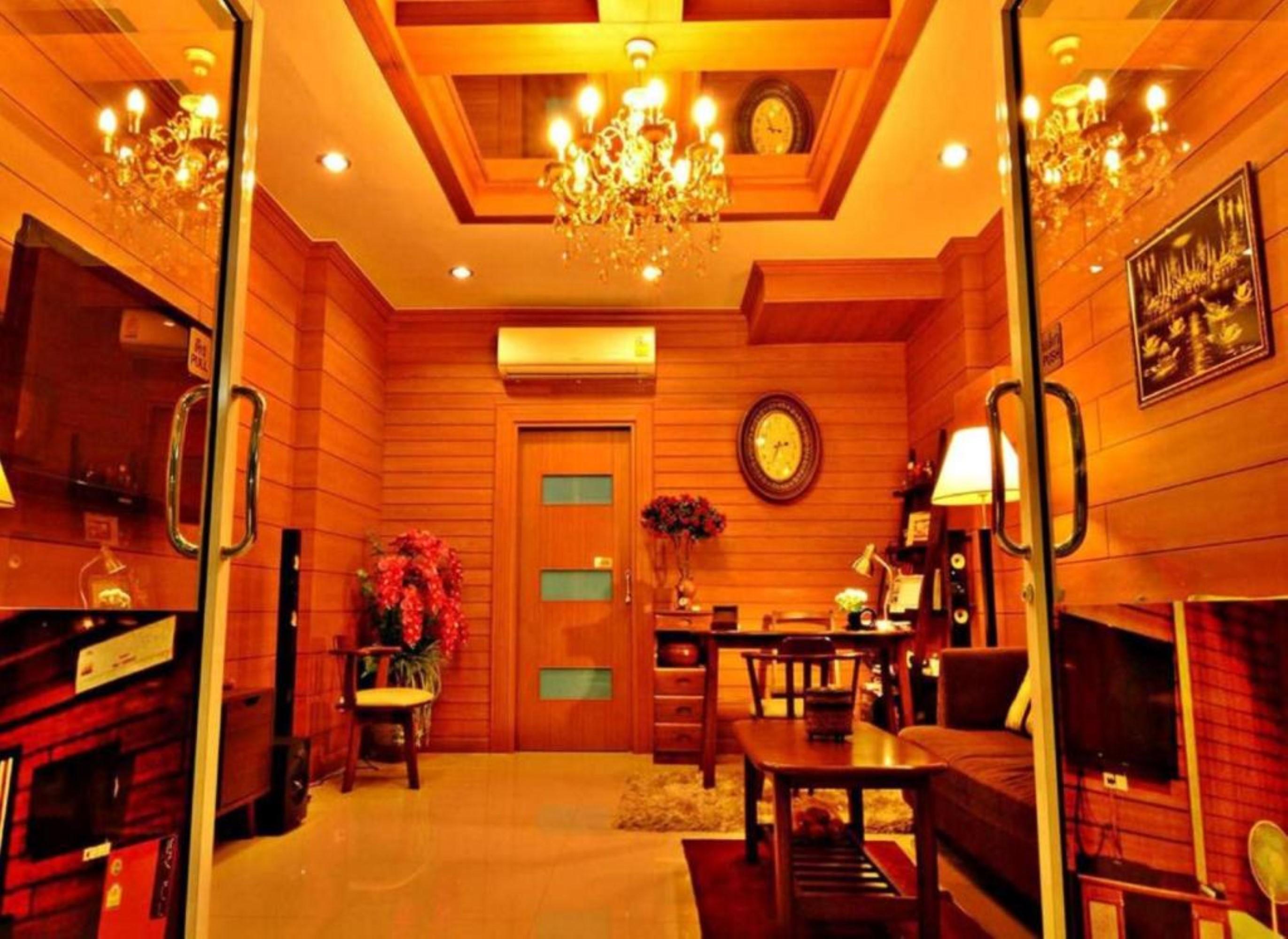 The Day Hotel Чонбури Екстериор снимка