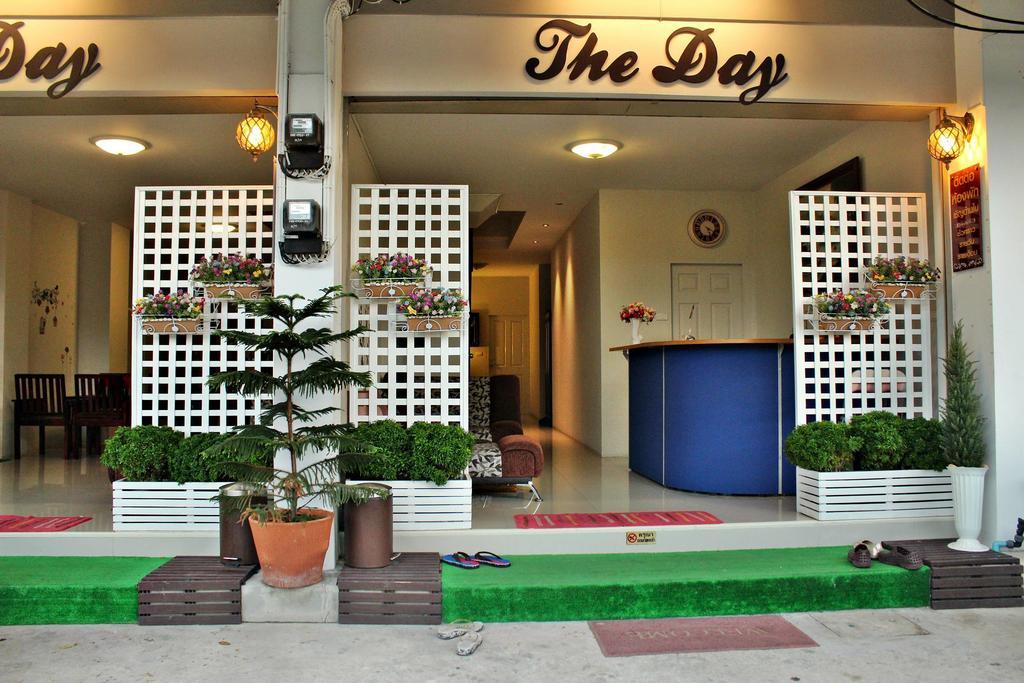 The Day Hotel Чонбури Екстериор снимка