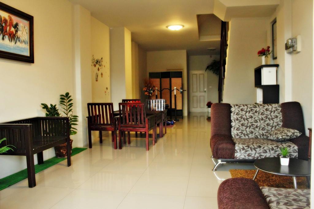The Day Hotel Чонбури Екстериор снимка