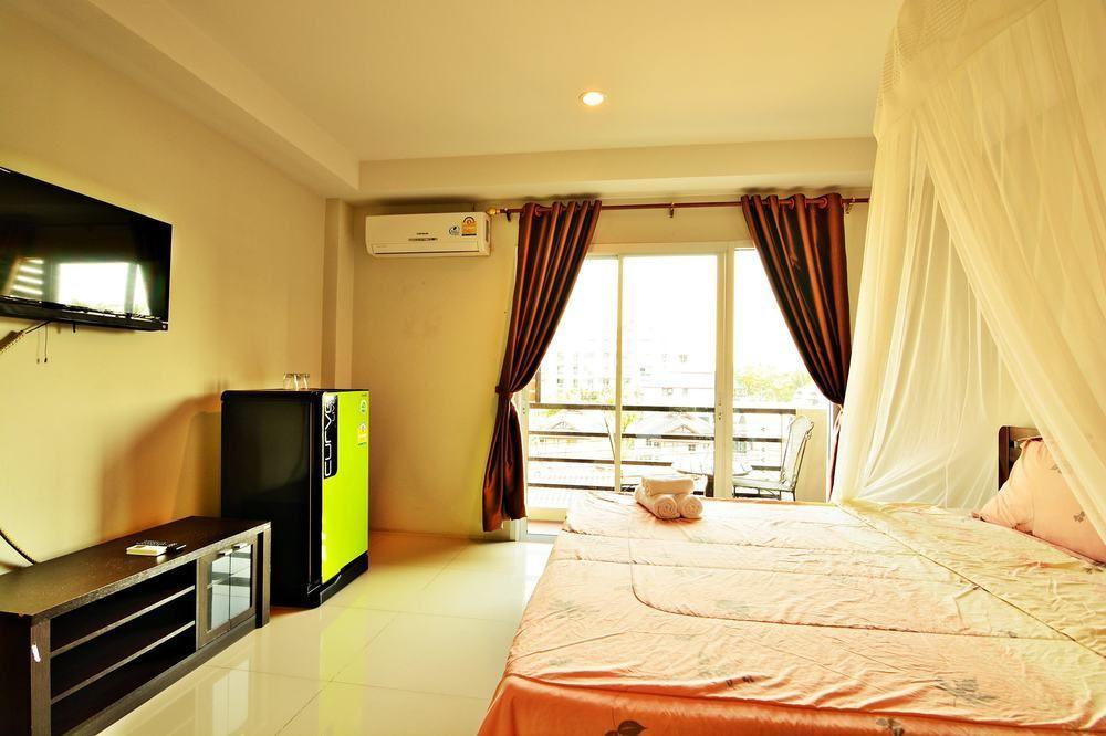 The Day Hotel Чонбури Екстериор снимка