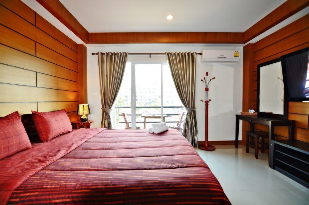 The Day Hotel Чонбури Екстериор снимка