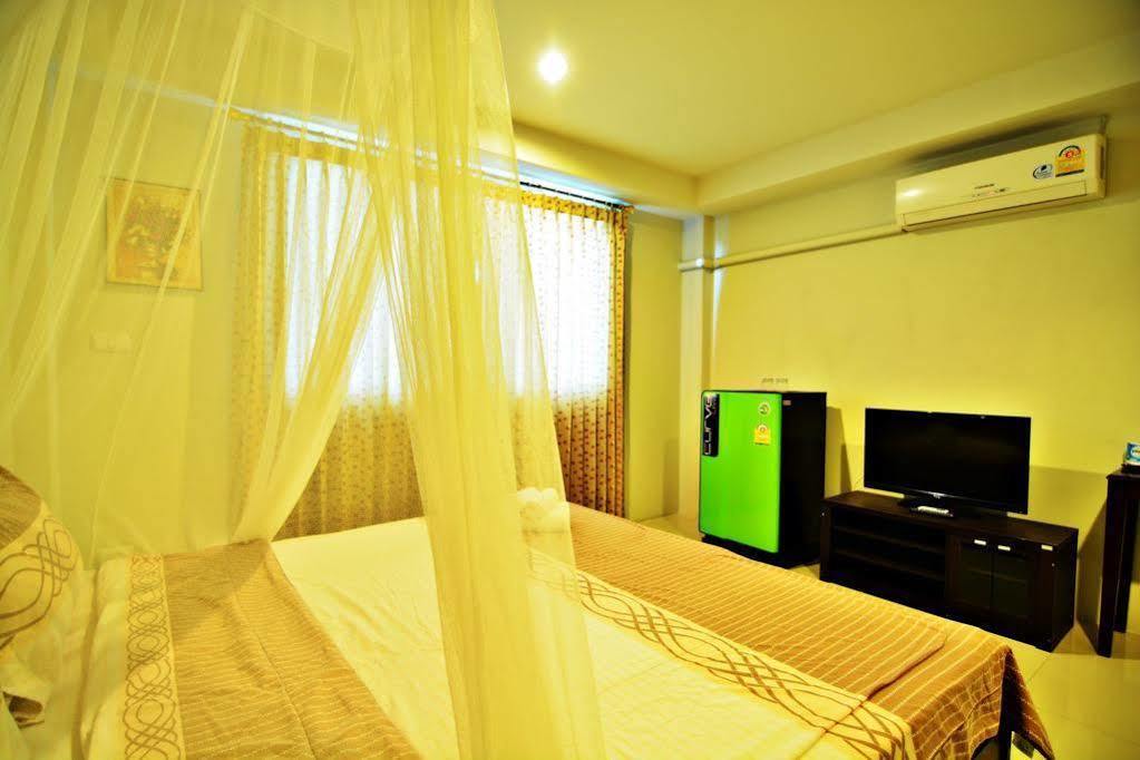 The Day Hotel Чонбури Екстериор снимка