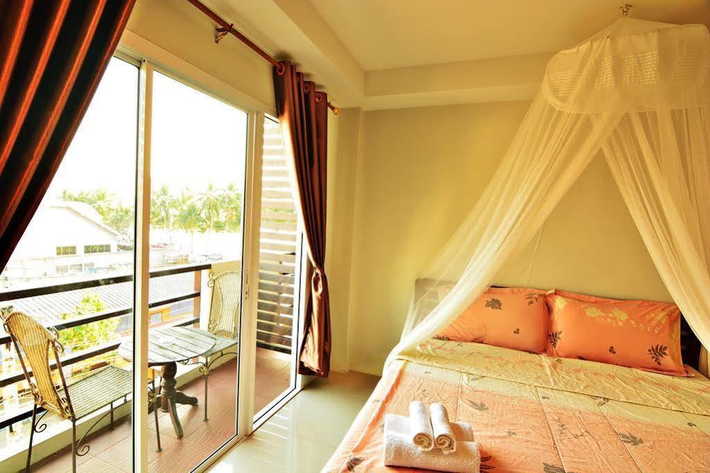 The Day Hotel Чонбури Екстериор снимка